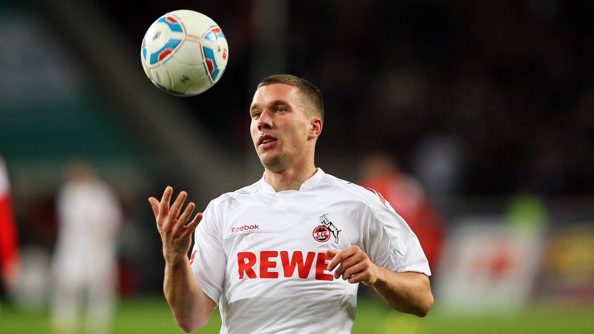 开云电竞登录-城市极速跑酷巡演，街头极限运动亮相城市舞台，街道极限跑酷